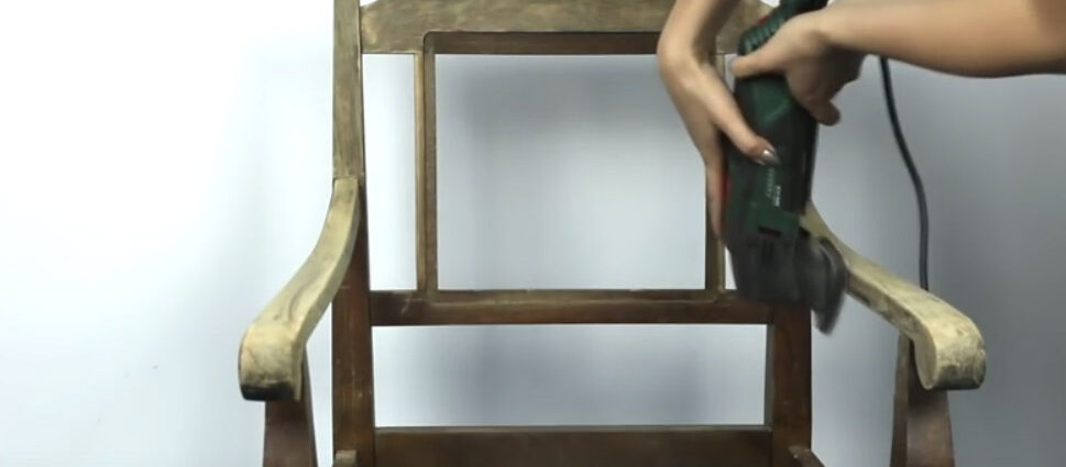Jak odnowić stare drewniane krzesło