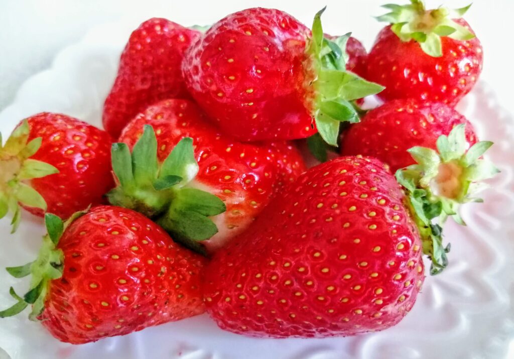 Dojrzałe truskawki - owoce idealne dla osób na diecie