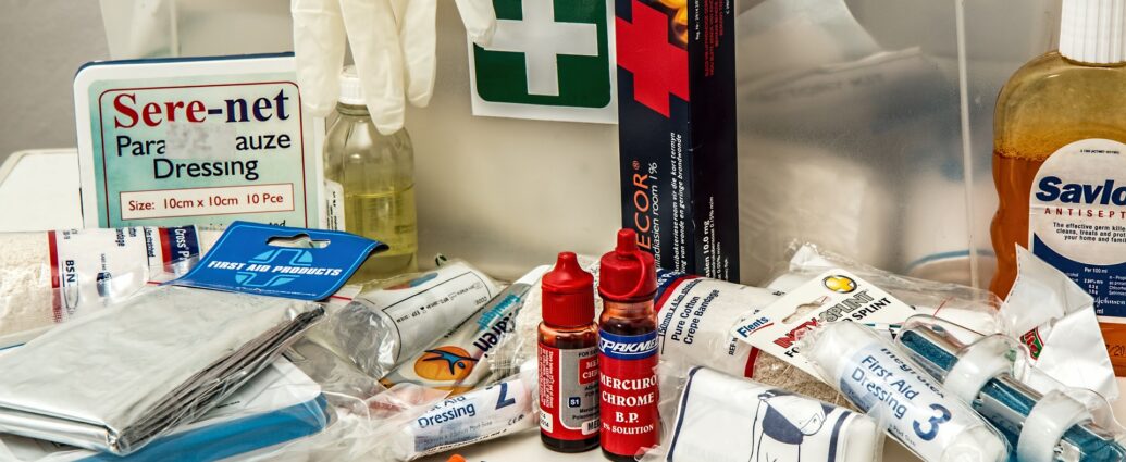 Apteczka pierwszej pomocy - podstawowe wyposażenie
