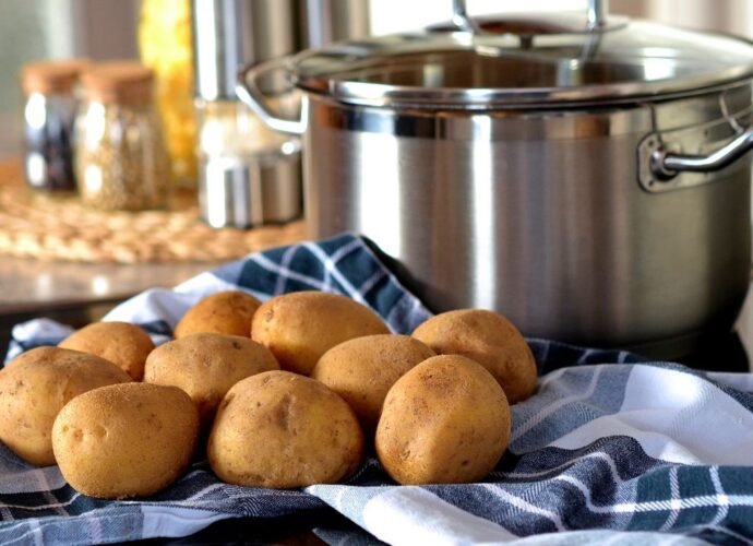 Ziemniaki przygotowane do gotowania