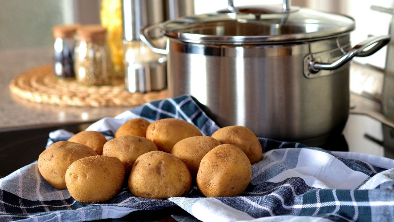 Ziemniaki przygotowane do gotowania