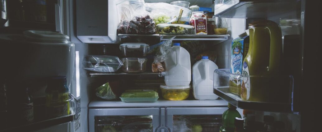 Jak pozbyć się brzydkiego zapachu z lodówki?
