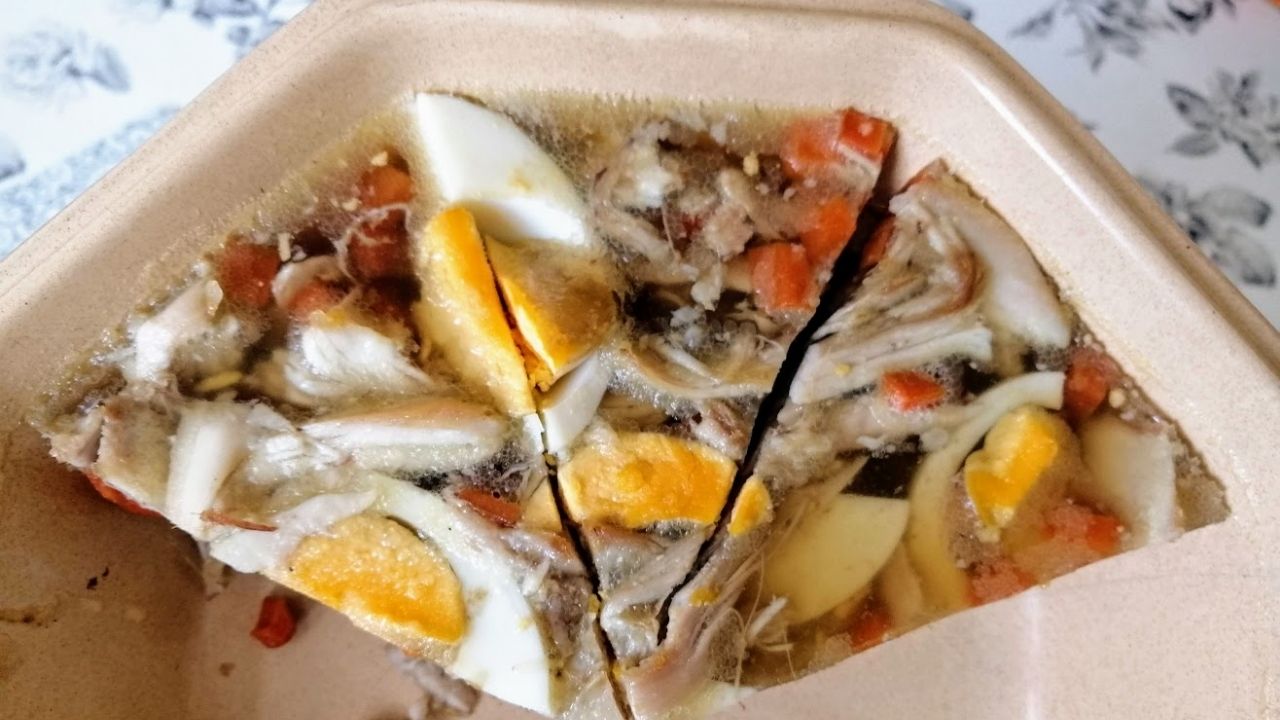 Galareta z kurczaka na wywarze z golonki