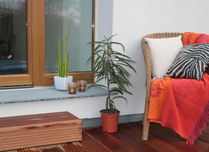 Meble rattanowe na tarasie