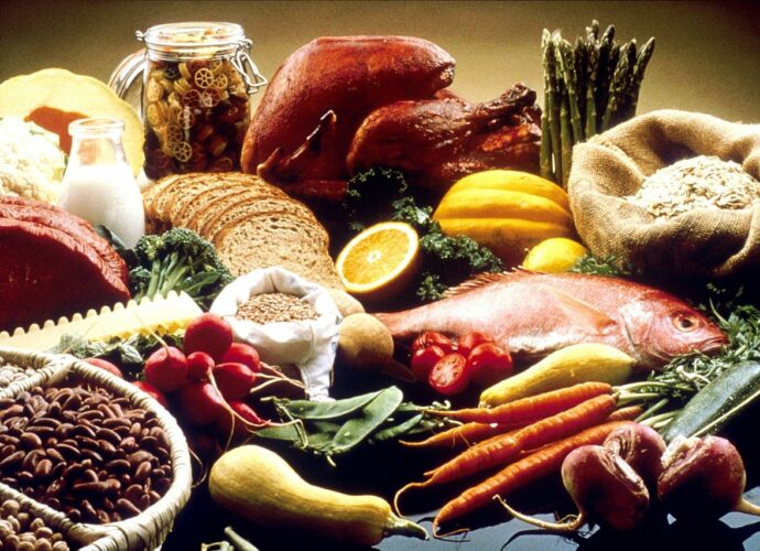 Ryby, warzywa, orzechy - produkty zawierające witaminy na oczy