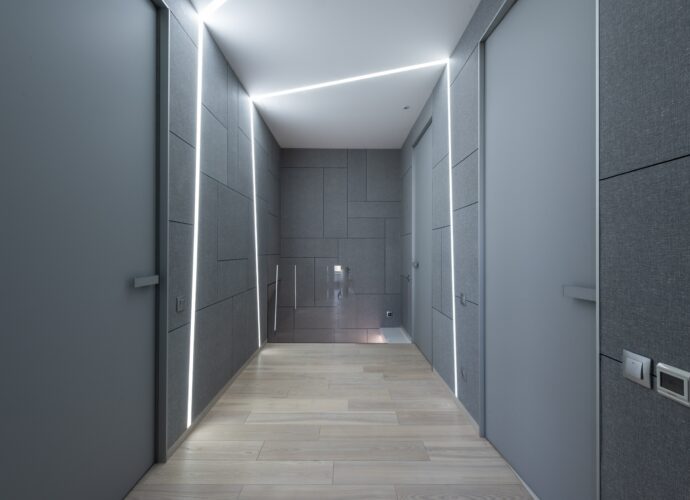 Eleganckie drzwi pokojowe w kolorze szarym