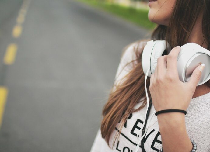 Słuchawki powieszone na szyi mogą wpływać na działanie rozrusznika serca