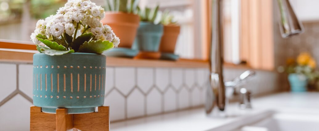 Zlew kuchenny pod oknem