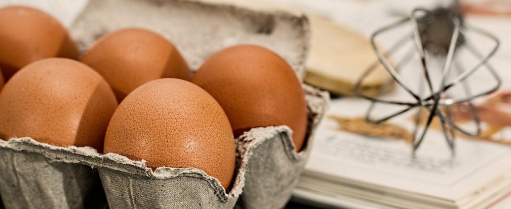 Jajka to podstawowy składnik wielu ciast - jak wybrać jajka do wypieków