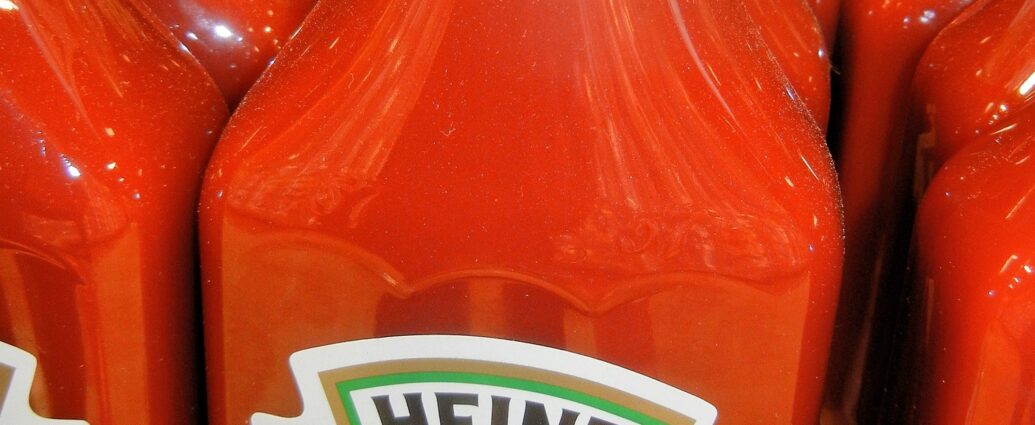 Ketchup Heinz w butelkach - po otwarciu trzymamy w lodówce