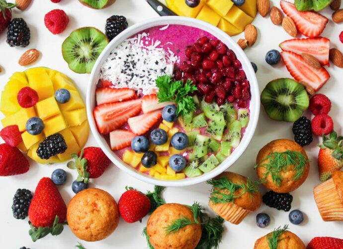 Świeże owoce i warzywa to podstawa zdrowego ożywiania i zbilansowanej diety