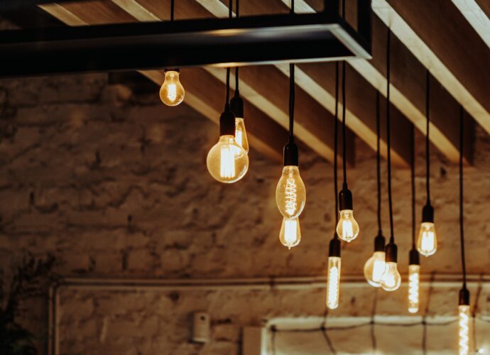 Przedpokój w stylu industrialnym - efektowne oświetlenie