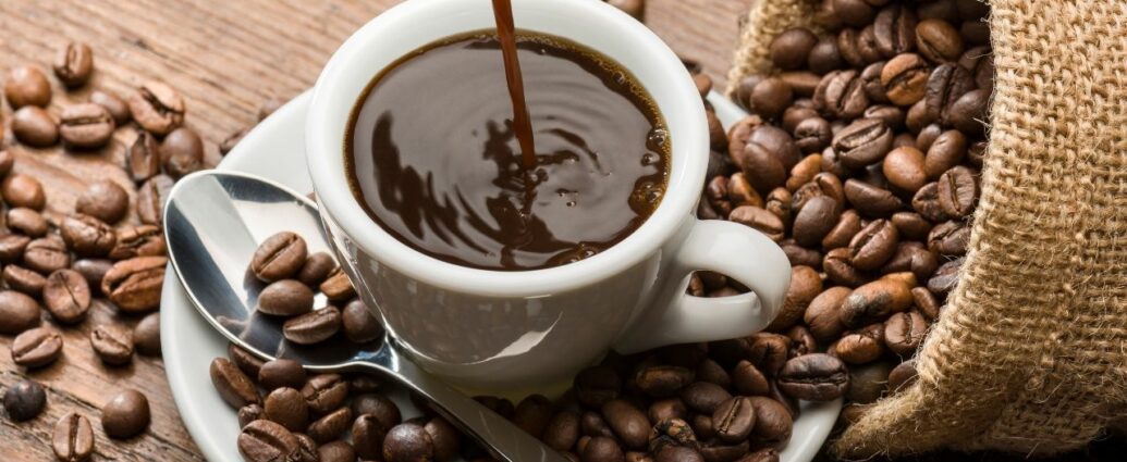 Kawa single origin - ziarna kawy i napar w filiżance