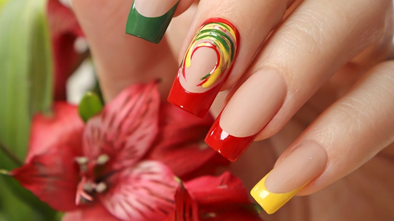 Kolorowy french - idealny manicure na lato