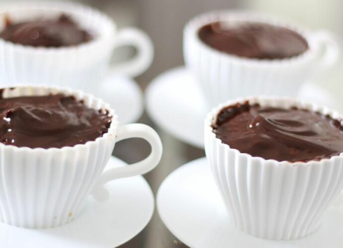 Plamy z czekolday i kremu czekoladowego - jak je usunąć?