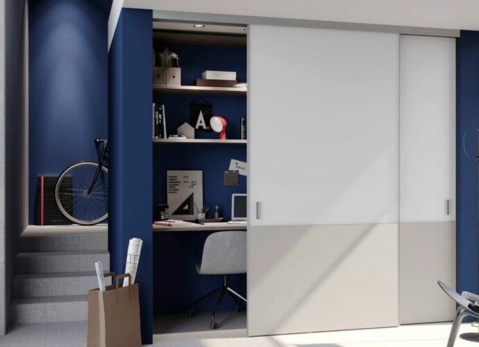 Pokój dziecka w bieli i granacie