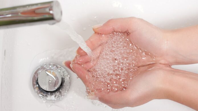Woda z perlatora. Jak oszczędzać wodę w domu?
