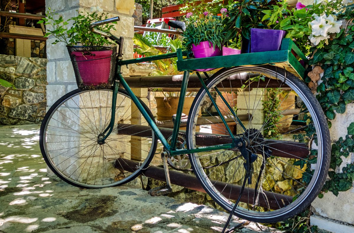 Kwietnik rowerowy w stylu rustykalnym