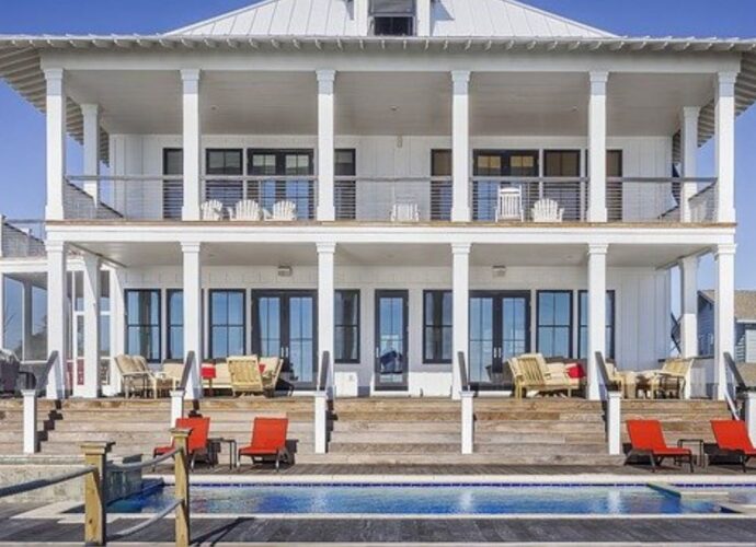 Dom z basenem zewnętrznym