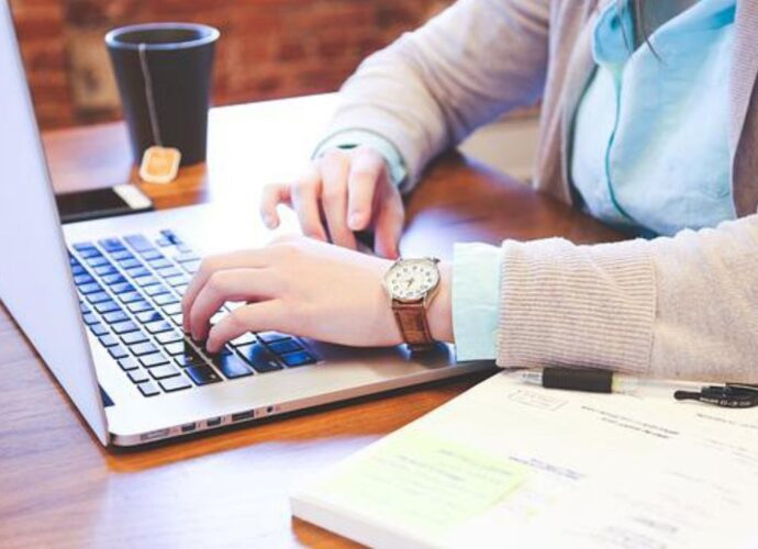 Jak wybrać program do ewidencji czasu pracy