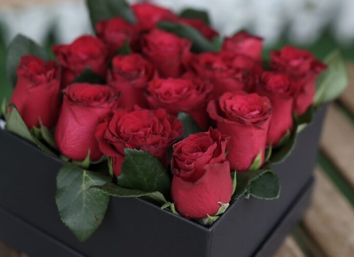 Flower box wypełniony czerwonymi różami - własnoręcznie wykonany