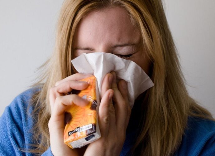 Zakatarzona kobieta. Ratunkiem mogą być krople na katar