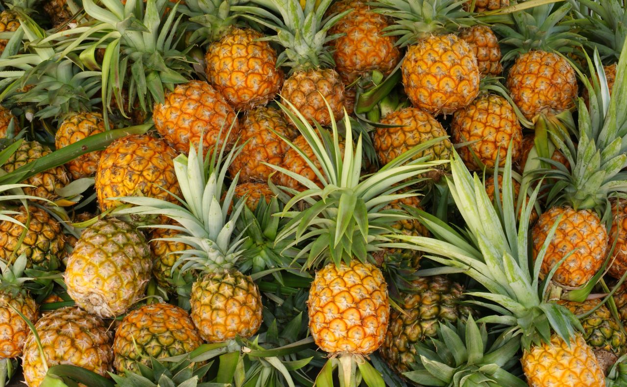 Zebrane owoce ananasa