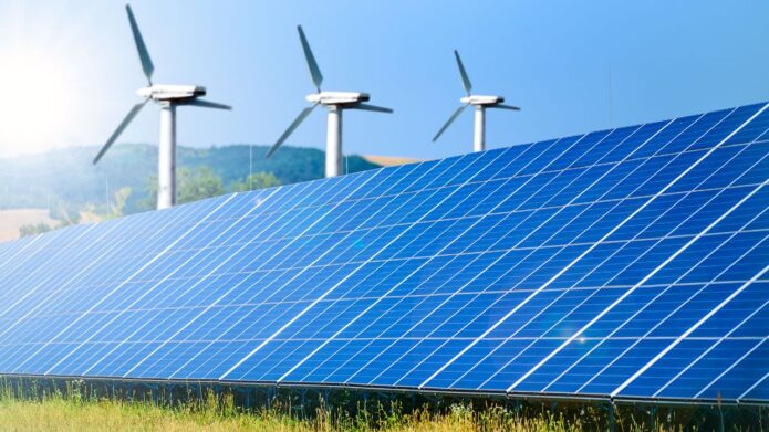 Odnawialne źródła energii (OZE) - wiatraki i panele fotowoltaiczne