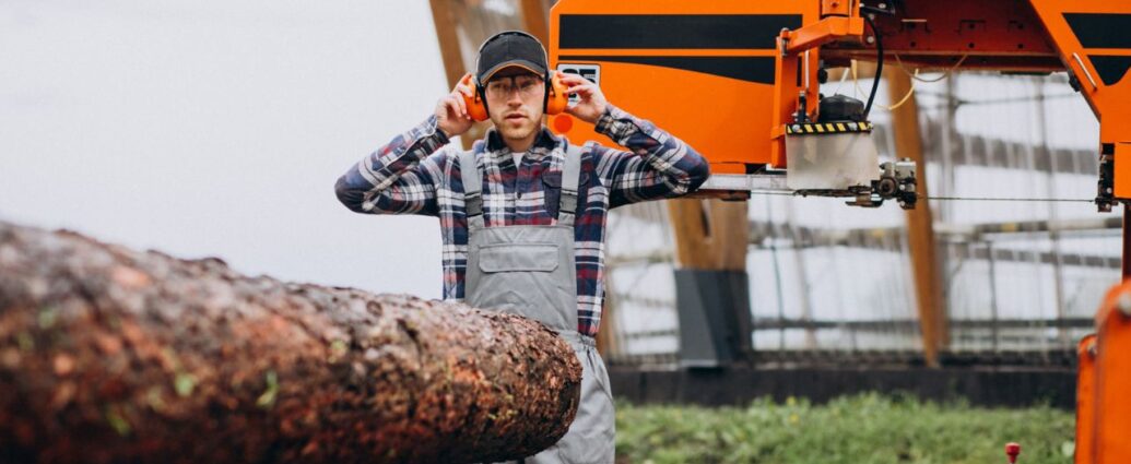 Traki tarczowe to nowoczesne maszyny, które pozwalają na precyzyjne opracowanie drewna