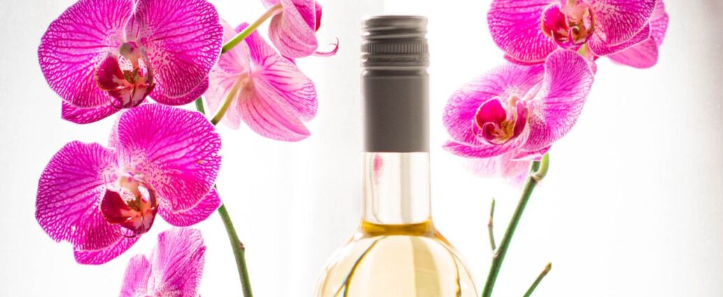 Wino bezalkoholowe ze storczykami