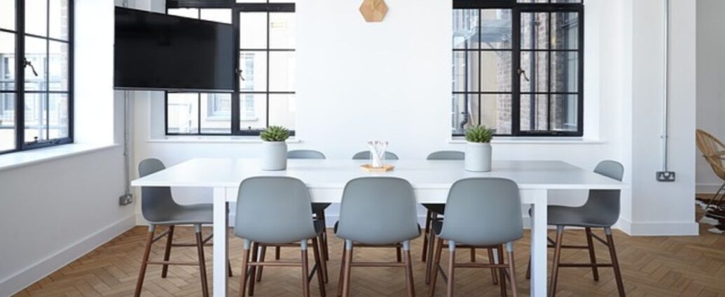 Salon z nowymi oknami