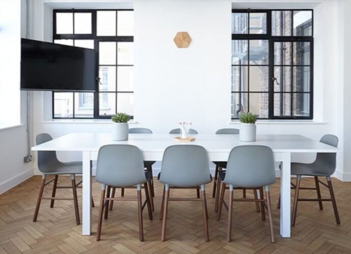 Salon z nowymi oknami