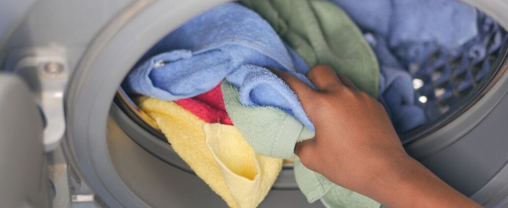 Pranie ręczników w pralce - jak prać ręczniki, żeby były miękkie i puszyste?
