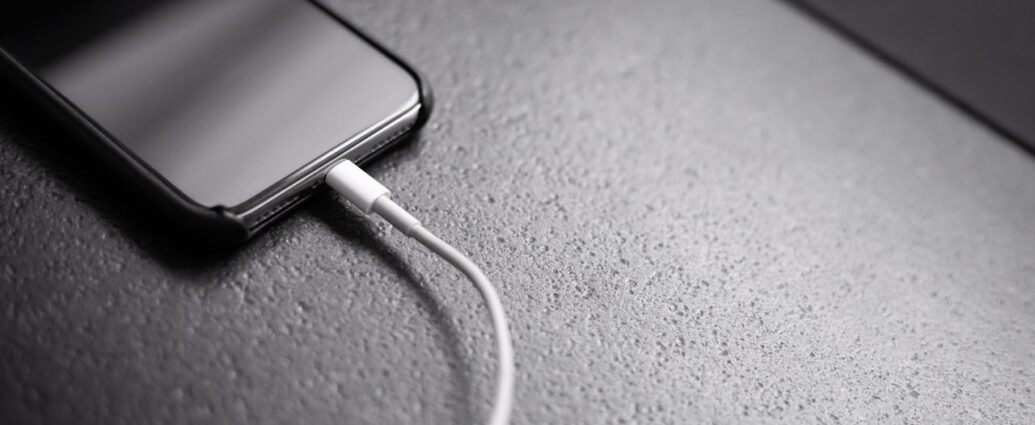Ładowarka do telefonu, jedno z niezbędnych akcesoriów GSM
