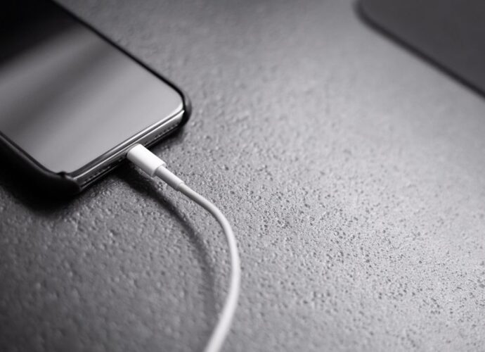 Ładowarka do telefonu, jedno z niezbędnych akcesoriów GSM