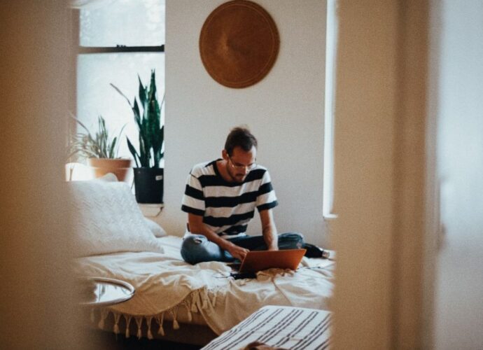 Najemca szuka oferty wynajęcia mieszkania