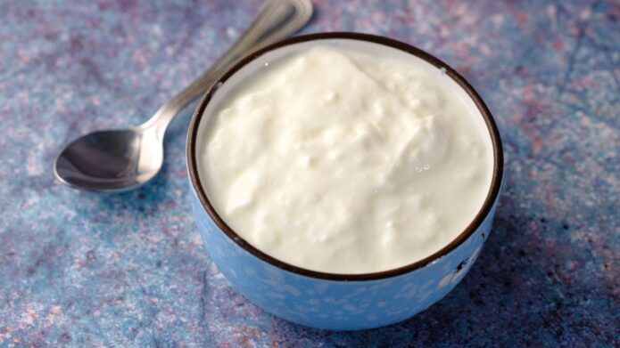 Jogurt, kefir lub maślanka to naturalne źródła probiotyków