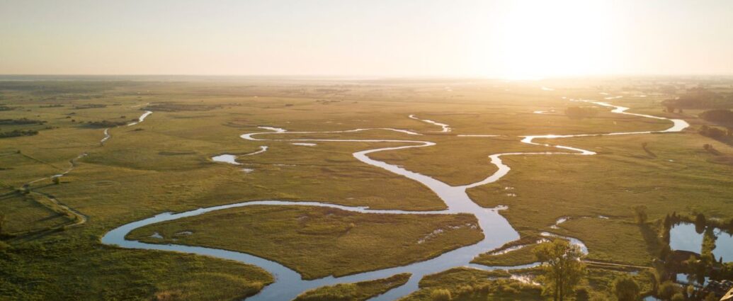 Meandrujące koryto Biebrzy, teren objęty ochroną w ranach programu Natura 2000