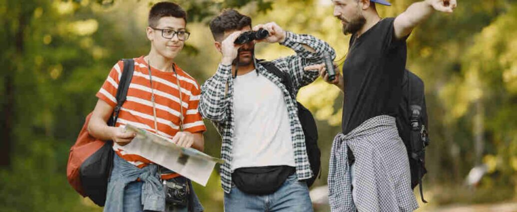 Chłopcy na obozie dla modzieży