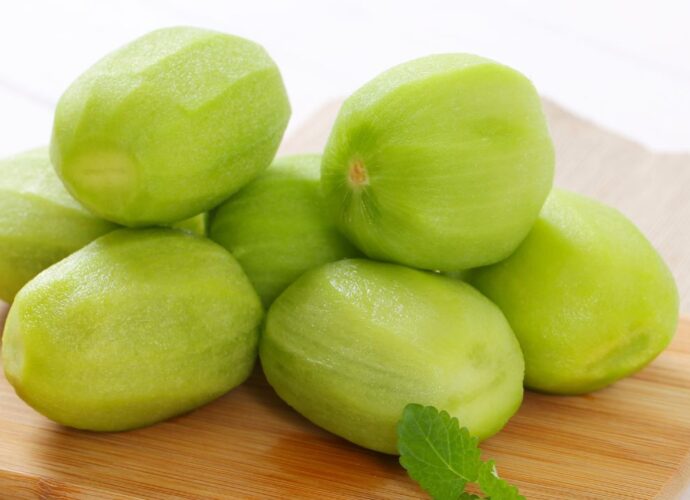 Obrane owoce kiwi. Jak obierać kiwi?