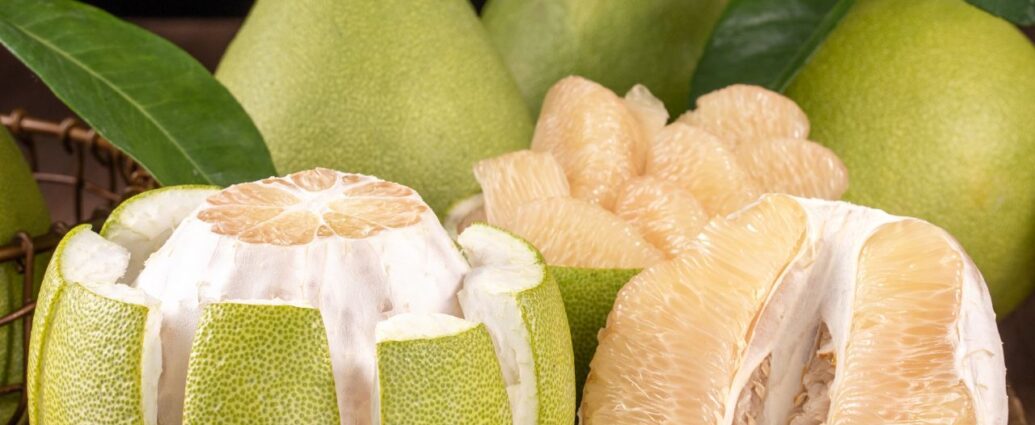 Owoce pomelo, czyli pomarańczy olbrzymiej