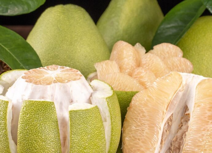 Owoce pomelo, czyli pomarańczy olbrzymiej