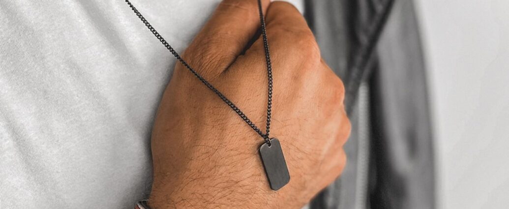 Nieśmiertelnik - modna biżuteria dla mężczyzn