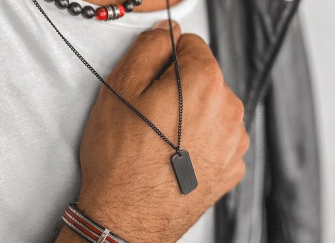 Nieśmiertelnik - modna biżuteria dla mężczyzn