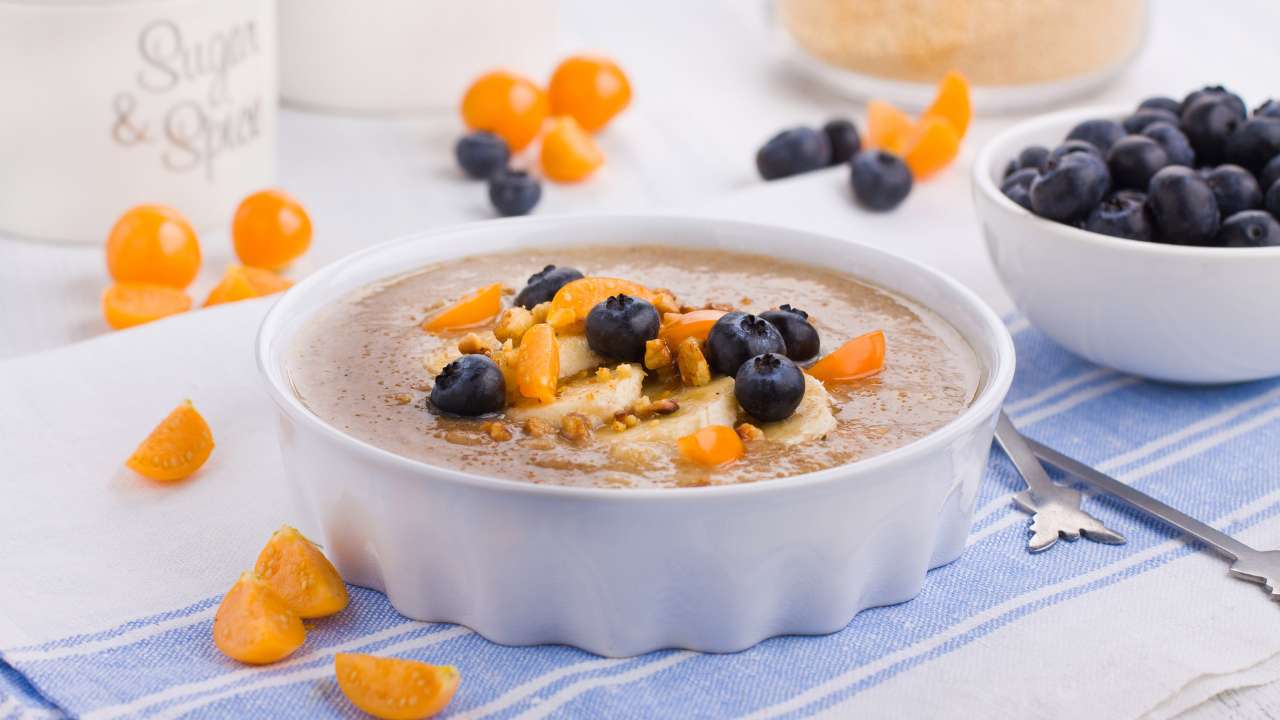 Zdrowe śniadanie przygotowane z amarantusa