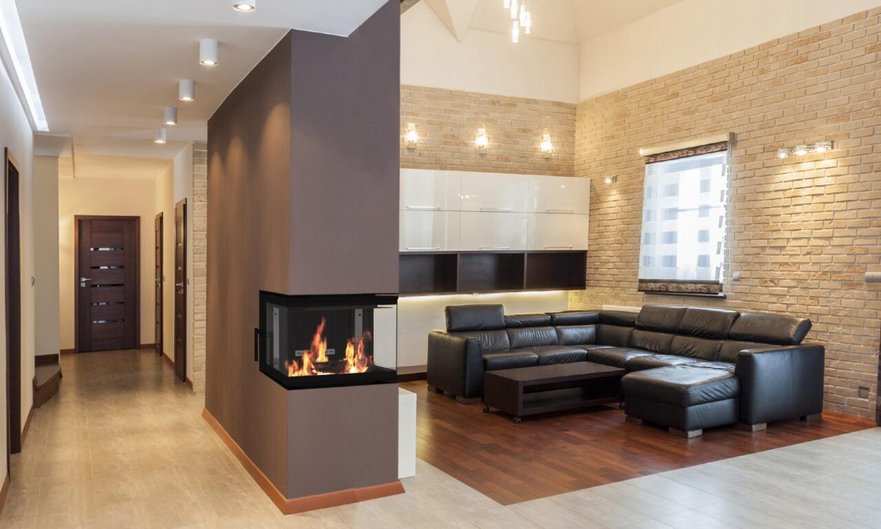 Kominek w eleganckim salonie z kuchnią