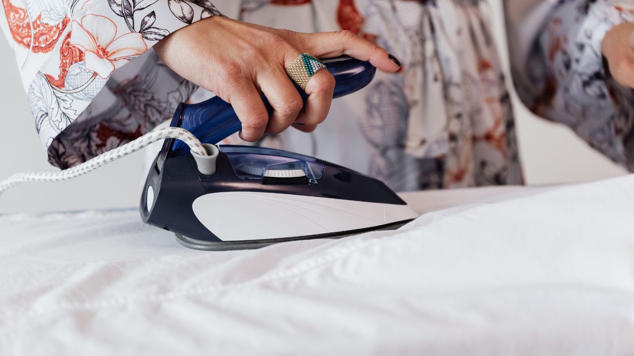 Przy prasowaniu jedwabiu ważna jest odpowiednia temperatura
