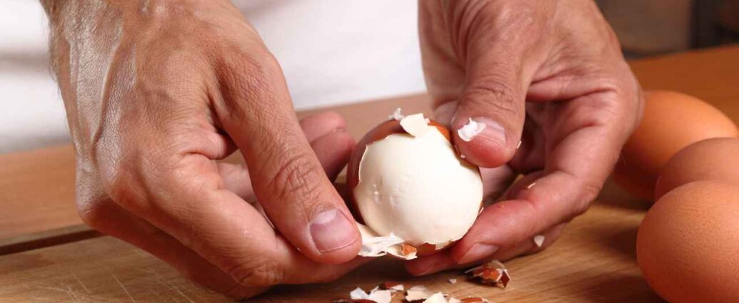 Obieranie jajek na twardo - ważne jest właściwe gotowanie jajek