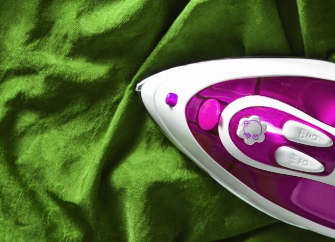 Prasowanie zielnego jedwabiu żelazkiem