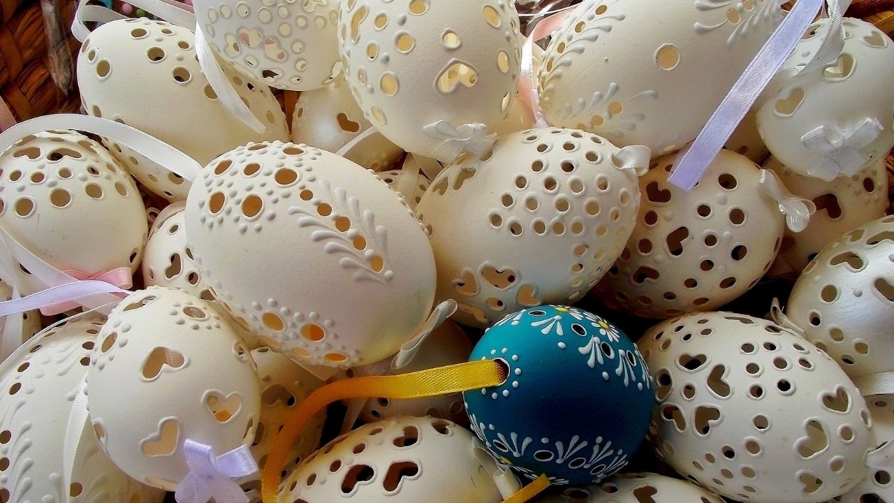 Ażurowe wydmuszki wykonane przy użyciu frezu